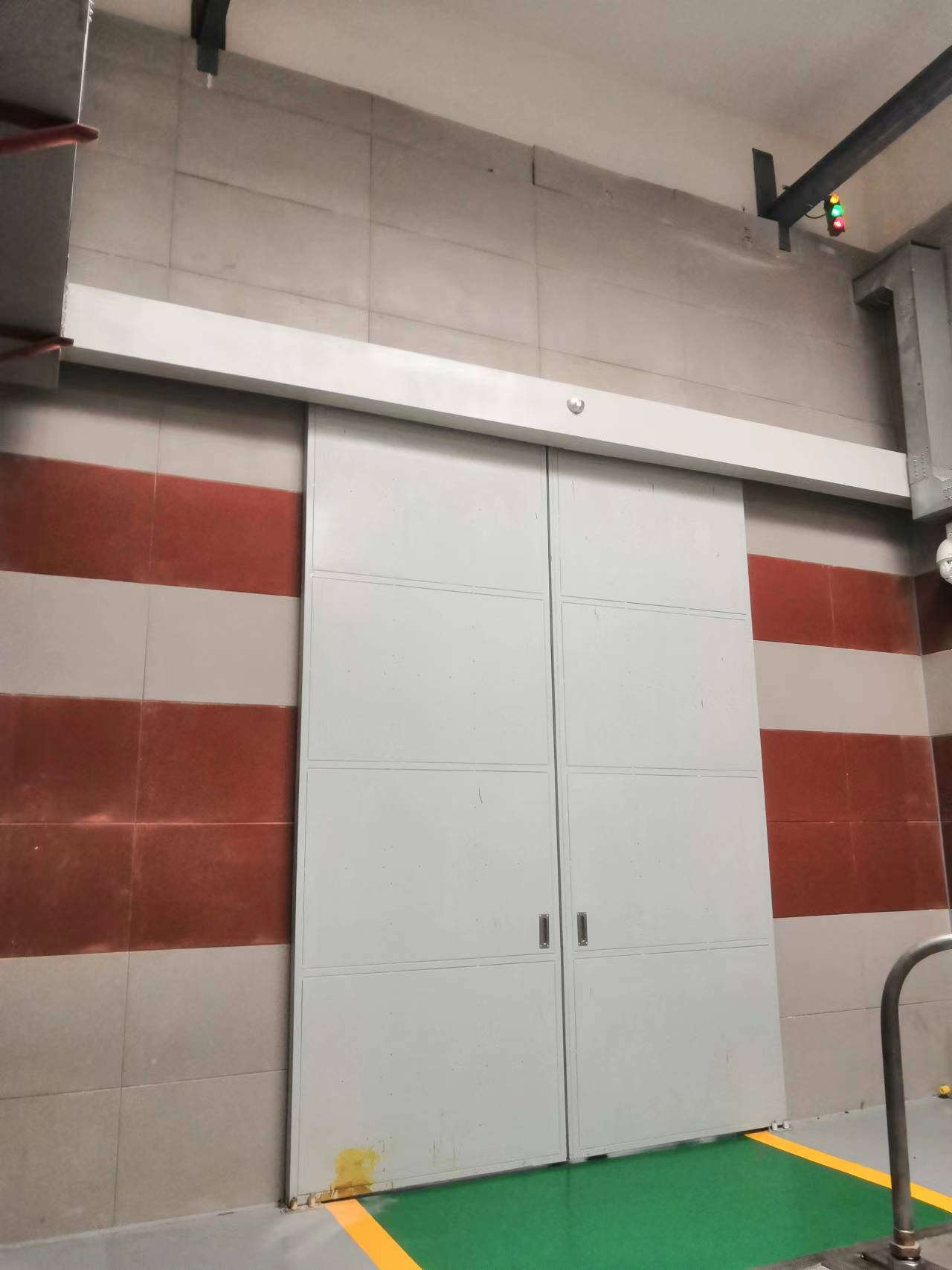 工業鋼質降噪門改造為自動門實現為AGV智